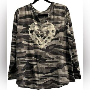 Camo Gray & Cream Graphic Heart Thermal Top Sz 1X/2X